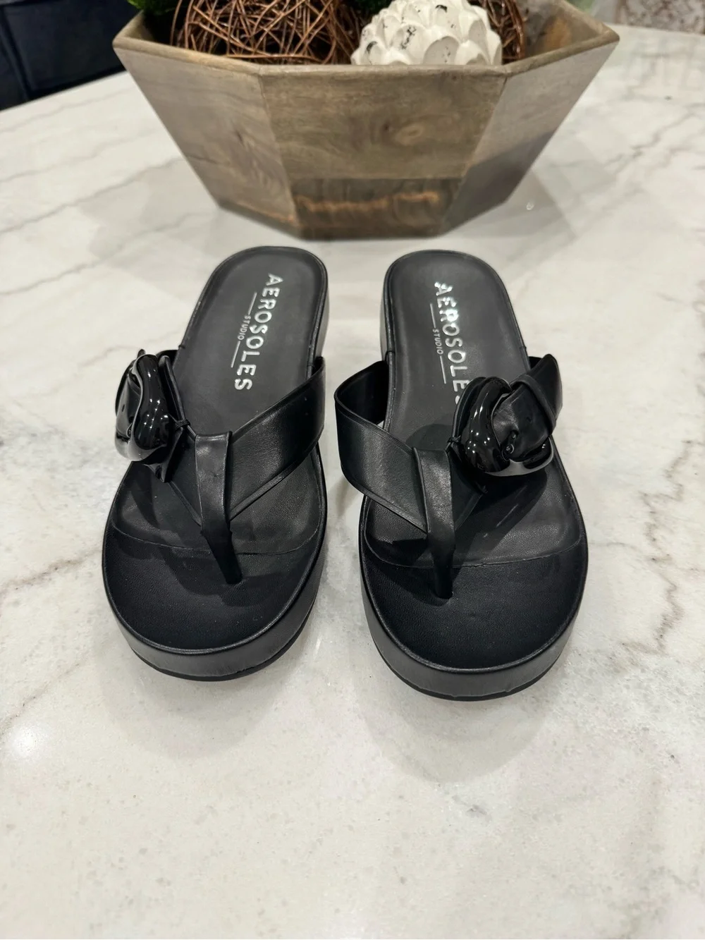 AEROSOLES Black Platform Buckle Thong Sandals